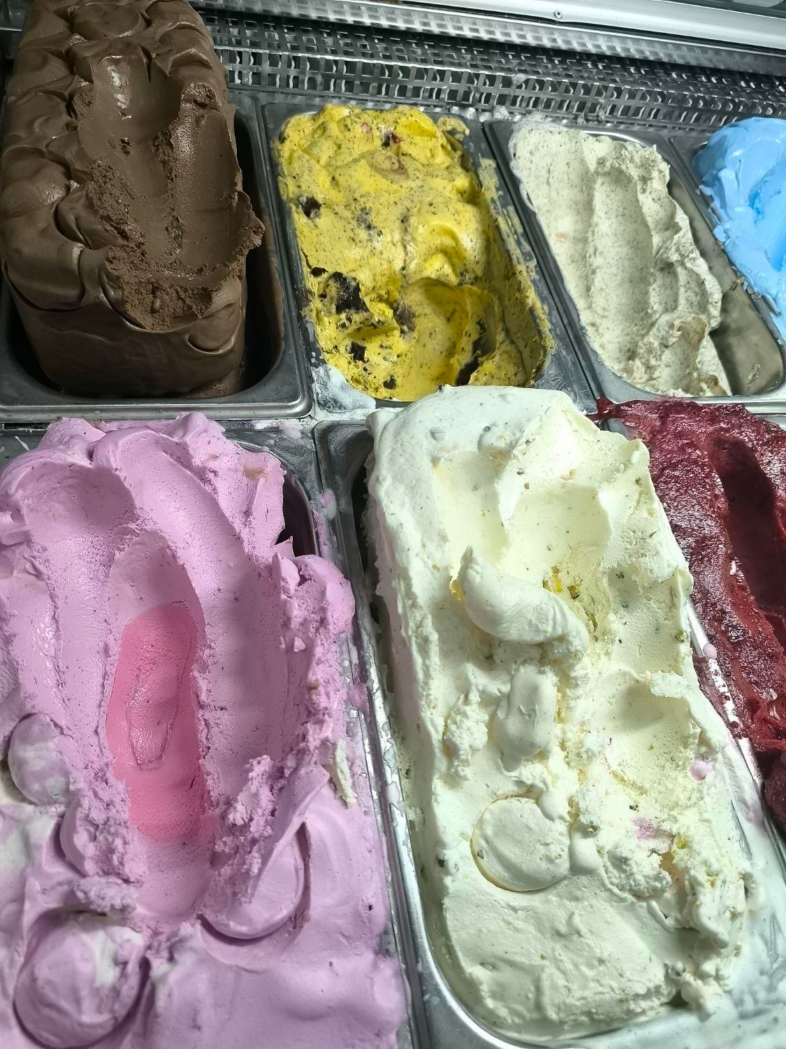 نیروی کار جهت کار در آبمیوه بستنی|استخدام خدمات فروشگاه و رستوران|تهران, صادقیه|دیوار