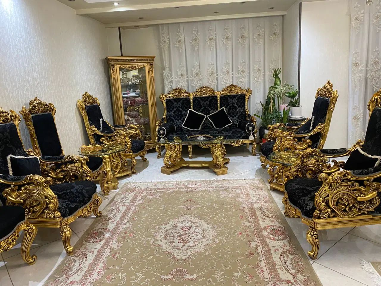 مبلمان ۹نفره به همراه میزغذاخوری ۸نفره+ویترین|مبلمان خانگی و میز عسلی|تهران, دریاچه شهدای خلیج فارس|دیوار