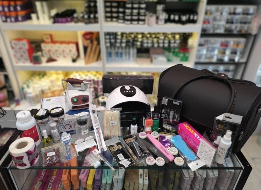 پک لوازم کاشت ناخن با قیمت استثنایی|آرایشی، بهداشتی، درمانی|زنجان, |دیوار