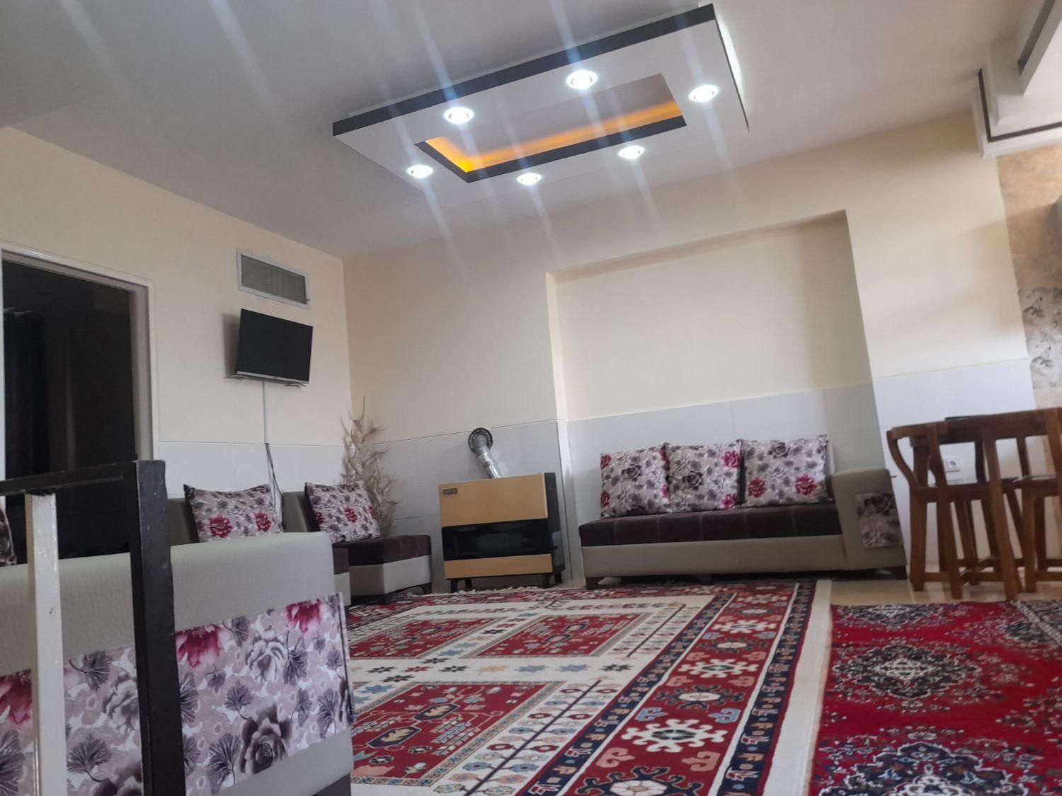 منزل مبله|اجارهٔ کوتاه‌مدت آپارتمان و سوئیت|شیراز, شاهچراغ|دیوار