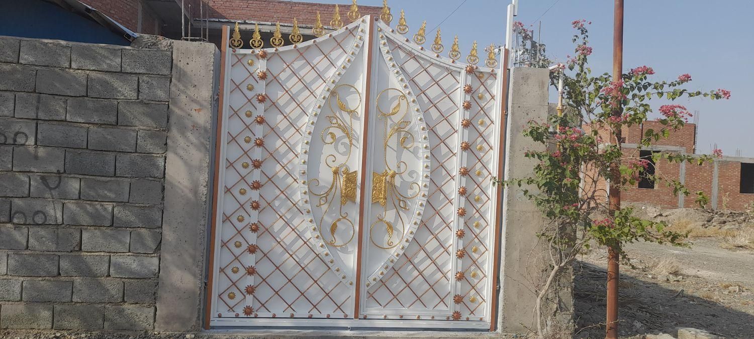 رنگ آمیزی دردیوارپنجره ساختمان درکهنوج|خدمات پیشه و مهارت|کهنوج, |دیوار