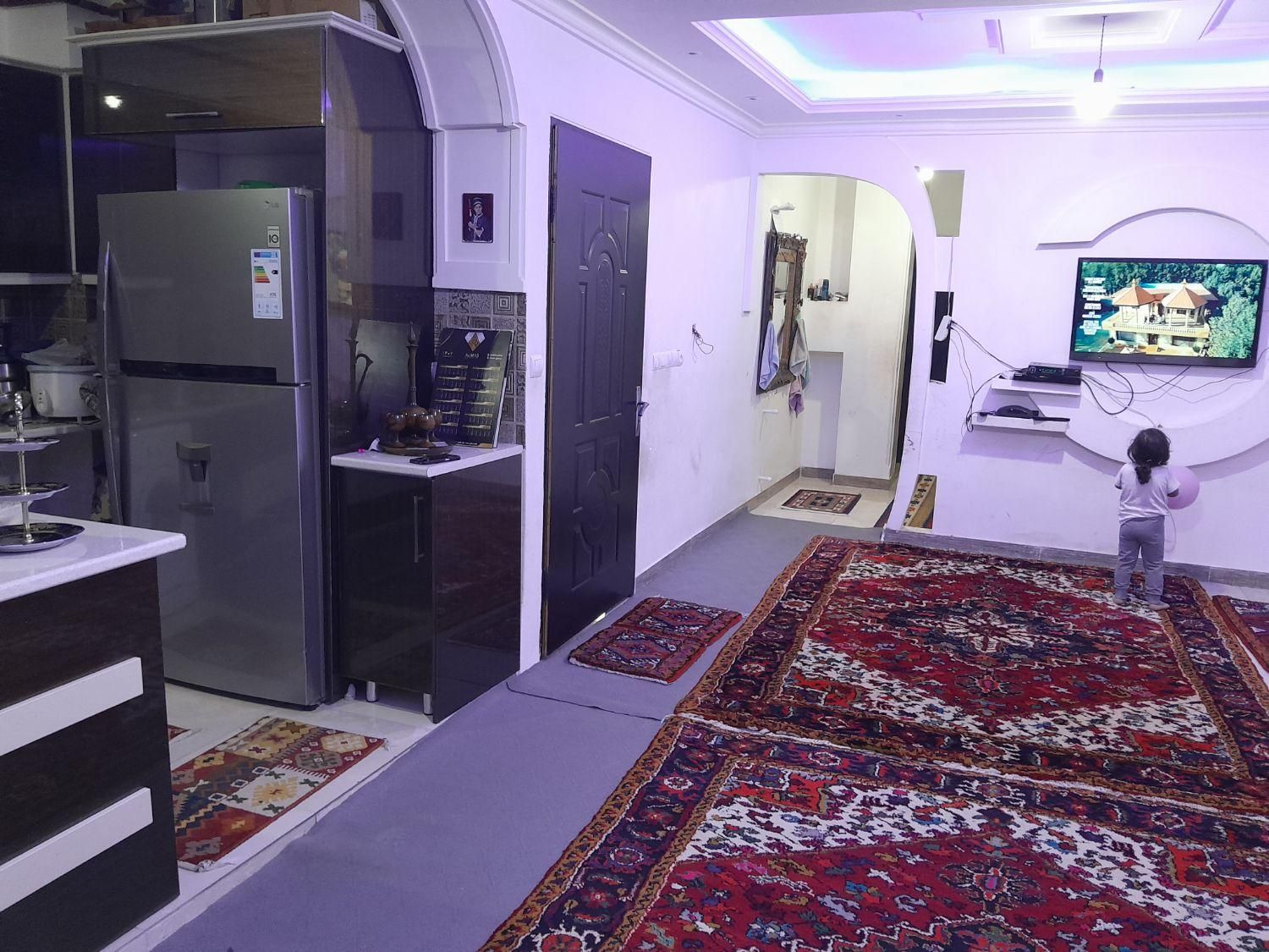 فروش آپارتمان ۹۰ متری ۲ خوابه طبقه ۱ در هلال احمر|فروش آپارتمان|رشت, هلال احمر|دیوار