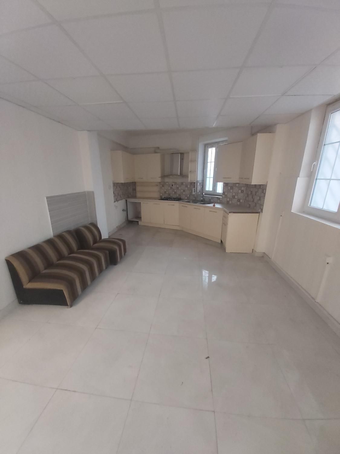 اجاره  تک خواب تجاری معلم|اجارهٔ دفتر کار، اتاق اداری، مطب|رشت, معلم|دیوار