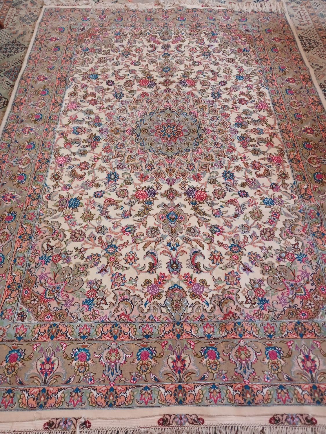 فرش دستباف پشم و ابریشم نو و سالم|فرش|یزد, |دیوار