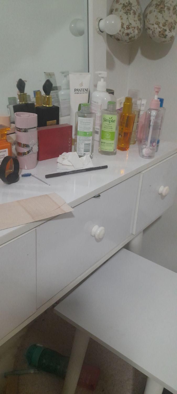 میز آرایشی دخترانه سفید|تخت و سرویس خواب|کرمانشاه, |دیوار