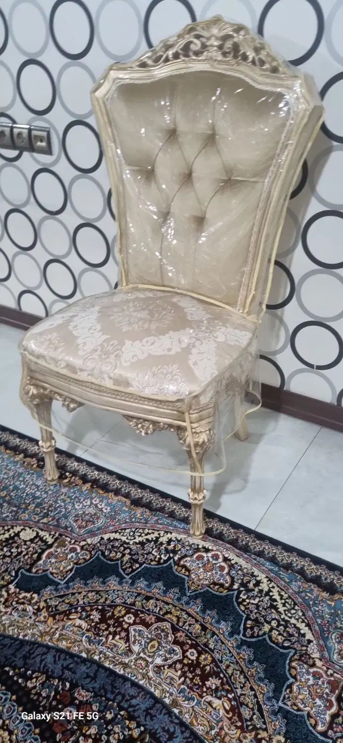 مبل ۹ نفره سلطنتی در حد نو به همراه کاور رو|مبلمان خانگی و میز عسلی|سیرجان, |دیوار