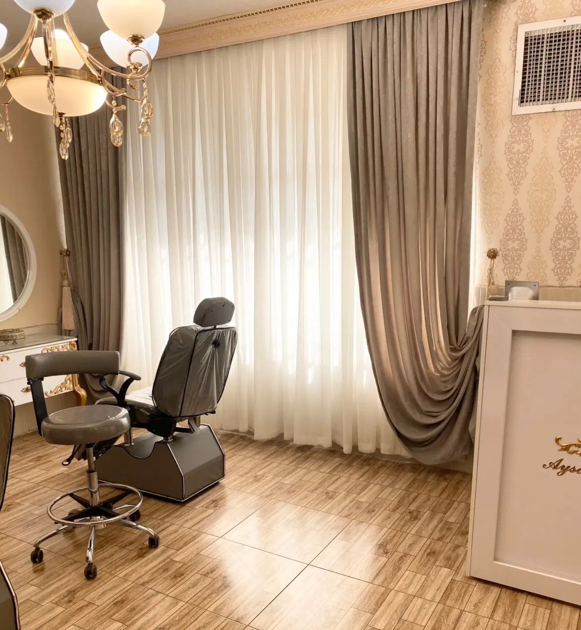 اجاره تخت مژه، اتاق رنگ ، شنیون کار بافت کار|خدمات آرایشگری و زیبایی|ری, شهادت|دیوار