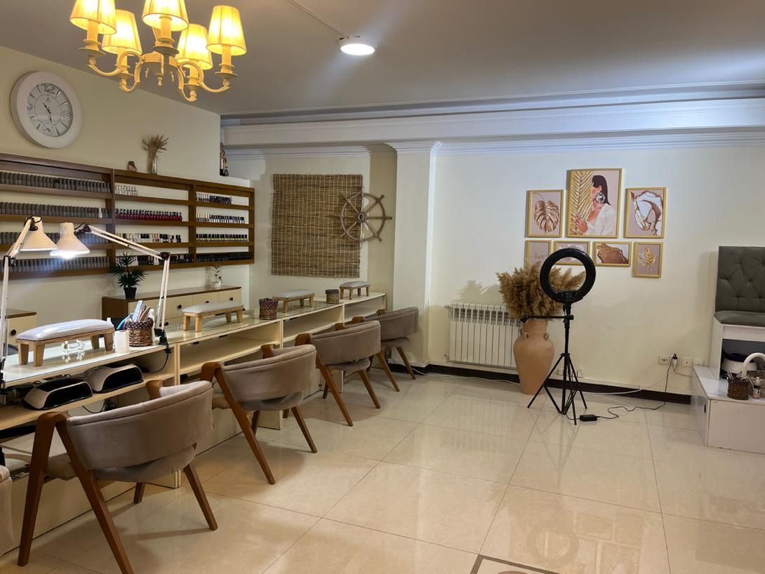 استخدام ناخنکار و مژه کار و دستیارناخن|استخدام درمانی، زیبایی، بهداشتی|تهران, زاهد گیلانی|دیوار