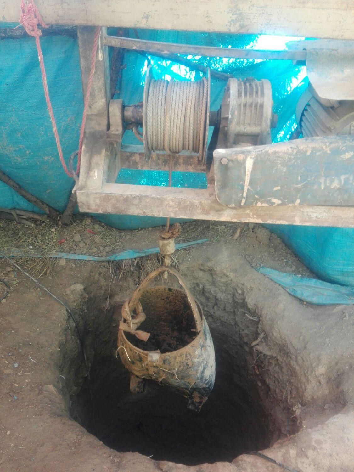 کندن چاه اب کول گذاری جاه فاضلاب وچاه ازمایش خاک|خدمات پیشه و مهارت|اسدآباد, |دیوار