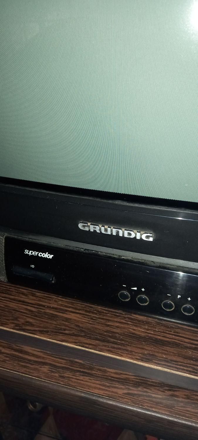 تلویزیون Grundig پارس و میز تلویزیون با هم|تلویزیون و پروژکتور|چمستان, |دیوار