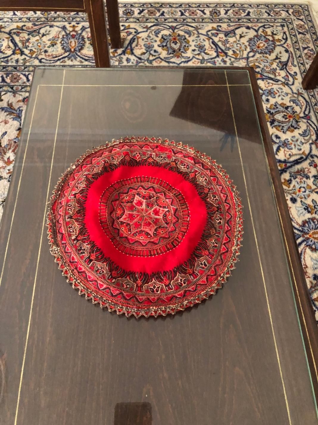 رومیزی گرد کوچک (قدمت ۱۲۰ سال)|کلکسیون اشیاء عتیقه|تهران, اختیاریه|دیوار