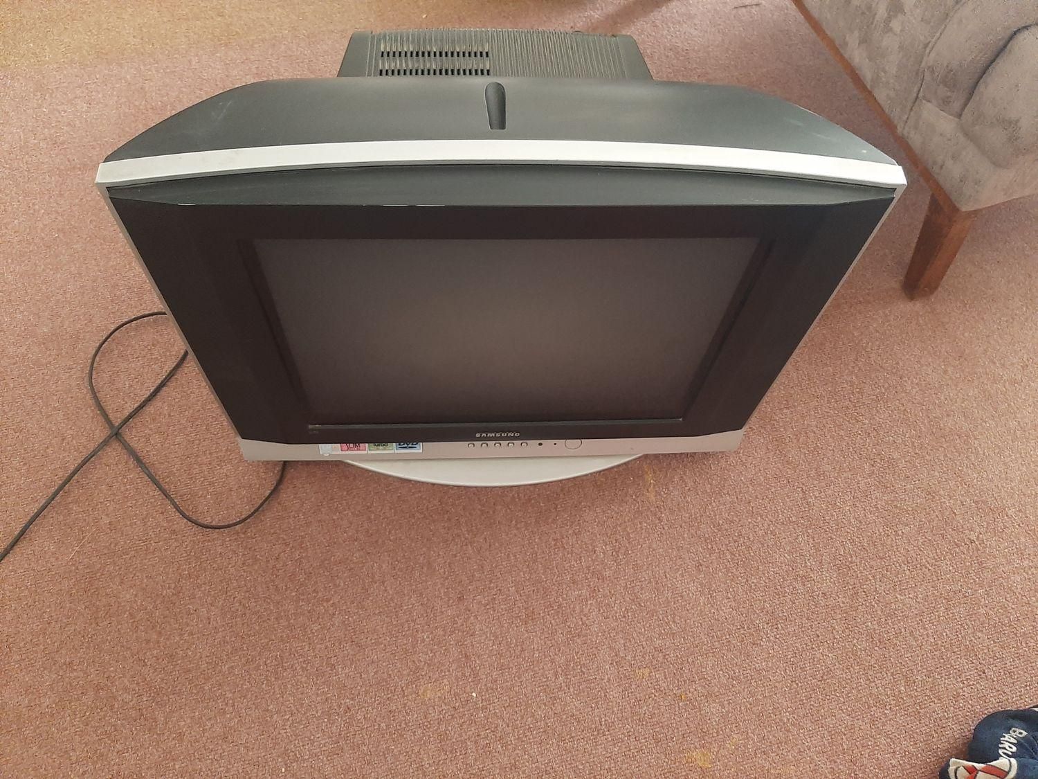 تلویزیون سامسونگ ۲۱ اینچ در حد نو|تلویزیون و پروژکتور|فلاورجان, |دیوار