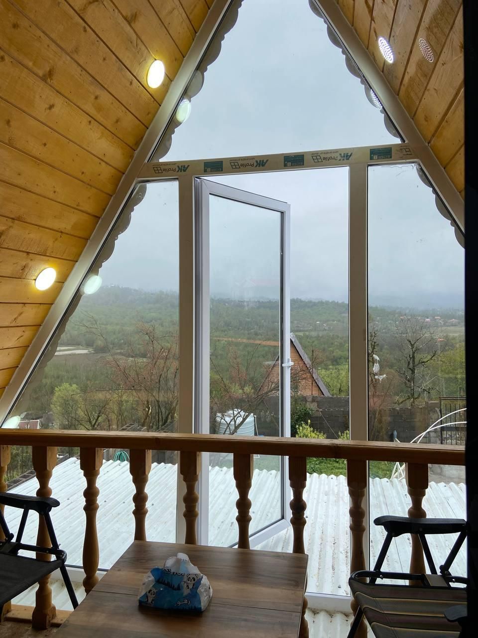 کلبه سوییسی ۶۰ متری در ارتفاع جنگلی با ویو ابدی|اجارهٔ کوتاهمدت ویلا و باغ|احمدسرگوراب, |دیوار