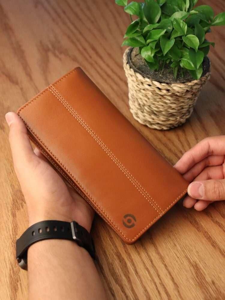 کیف پول گمشده|اشیا|ایوان, |دیوار