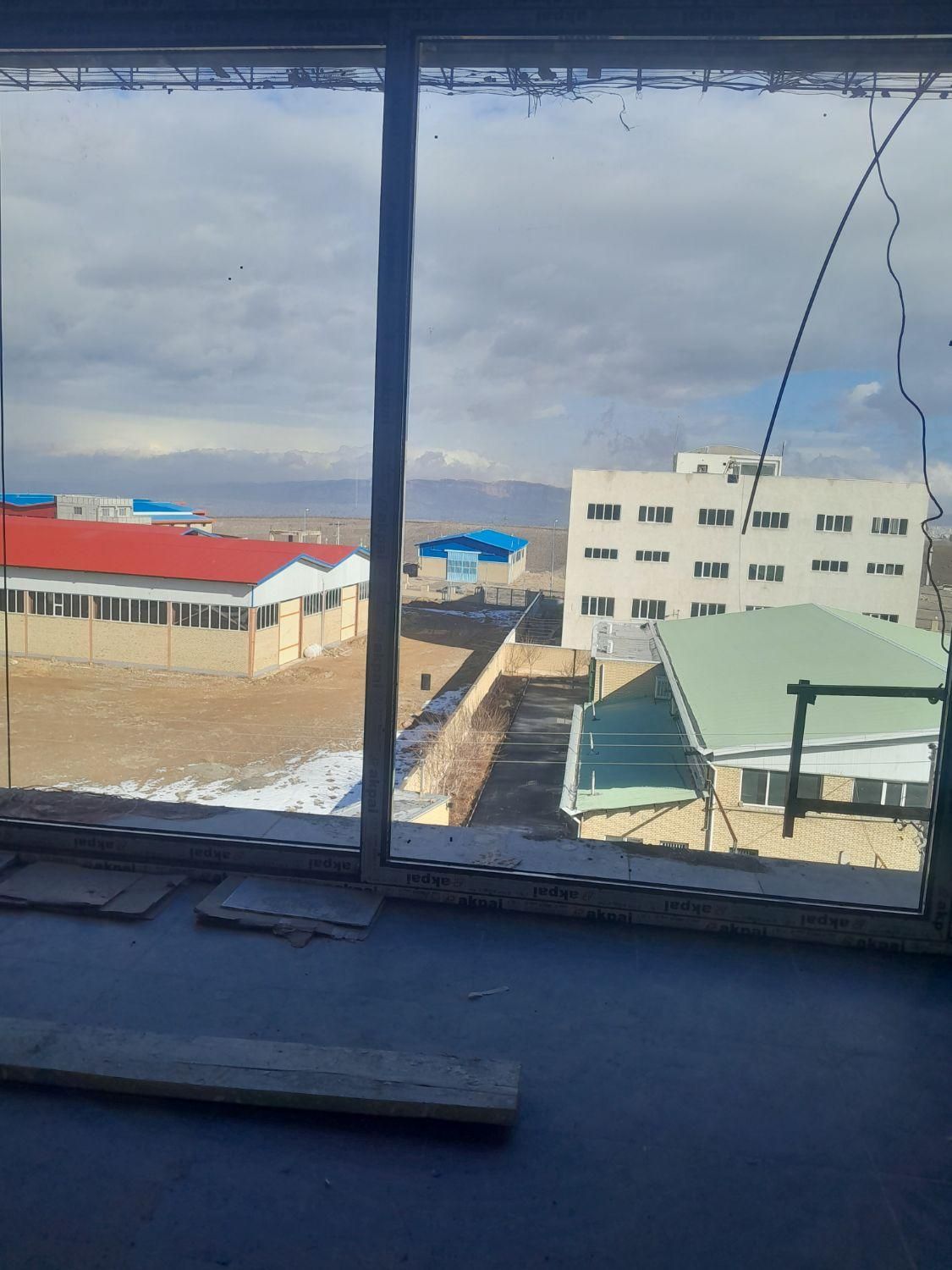 نصب وتعمیرات شیشه سکوریت  بالکن شیشه ای انواع شیشه|خدمات پیشه و مهارت|سهند, |دیوار