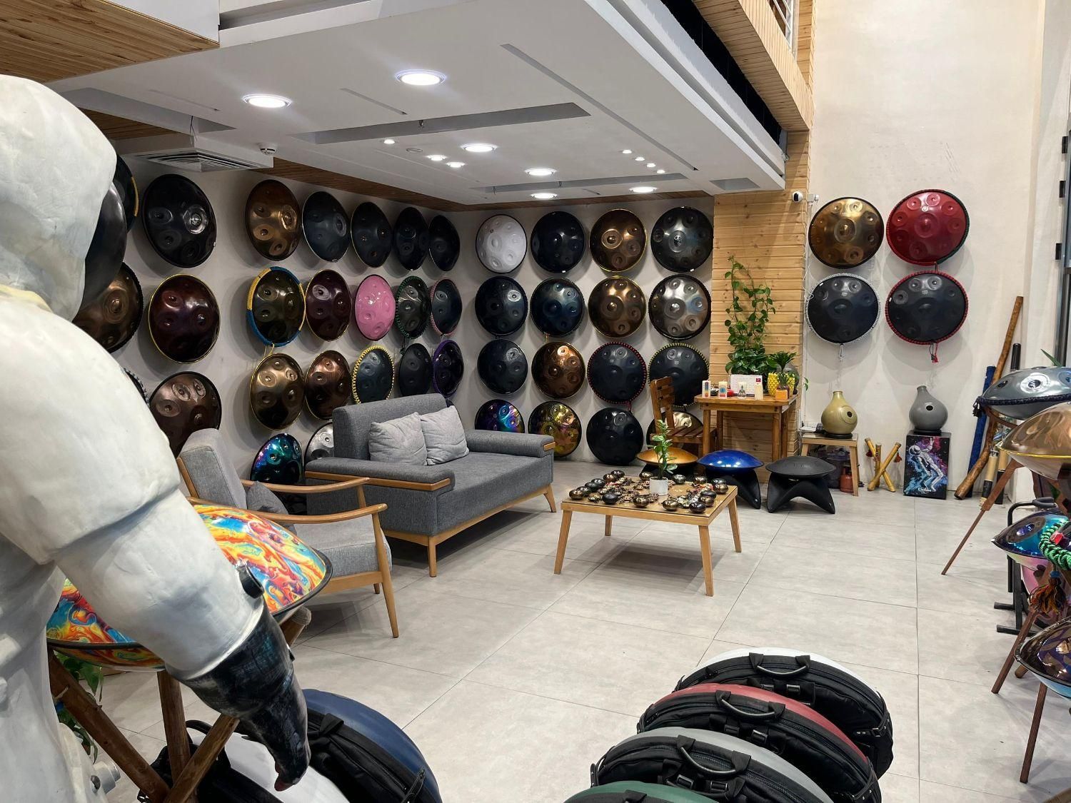هنگدرام مشکی|درام و پرکاشن|شیراز, عفیف‌آباد|دیوار