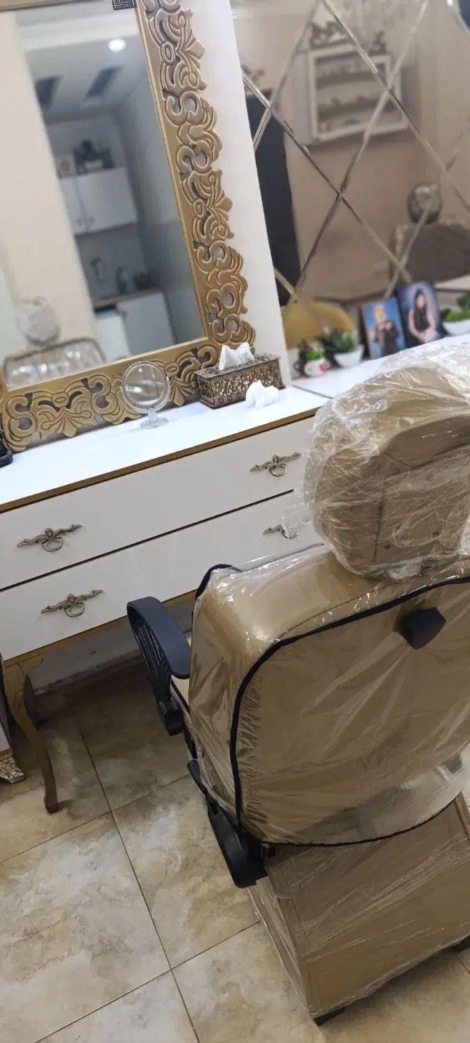 اجاره صندلی مژه و پاکسازی پوست|آرایشگاه و سالن‌های زیبایی|رشت, استقامت ۲|دیوار