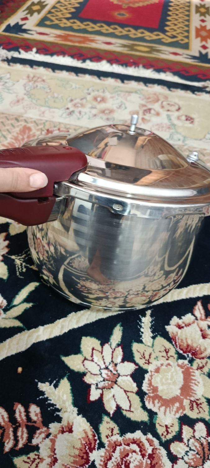 یک عدد زودپز در حد نو سالم|اجاق گاز و لوازم برقی پخت‌وپز|شیراز, گل سرخ|دیوار