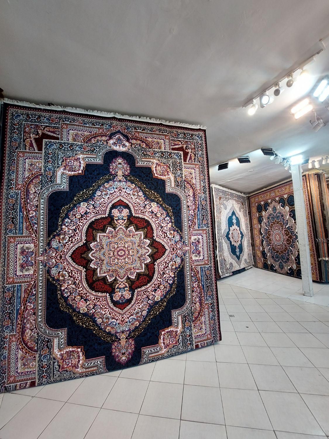 فرش انبار تکانی طرح۷۰۰شانه فرش حاجی حسینی (طلاب)|فرش|مشهد, طلاب|دیوار