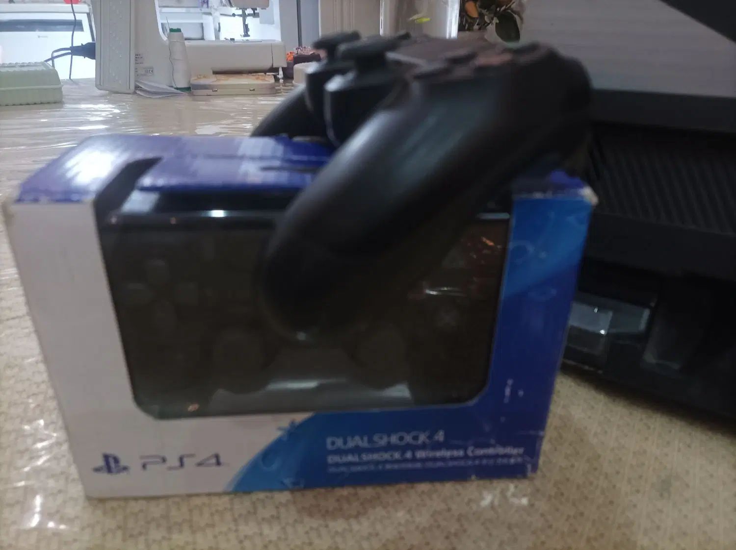 پلی استیشن اسلیم ps4 و دو دسته و خنک کننده و شارژر|کنسول، بازی ویدئویی و آنلاین|چمستان, |دیوار