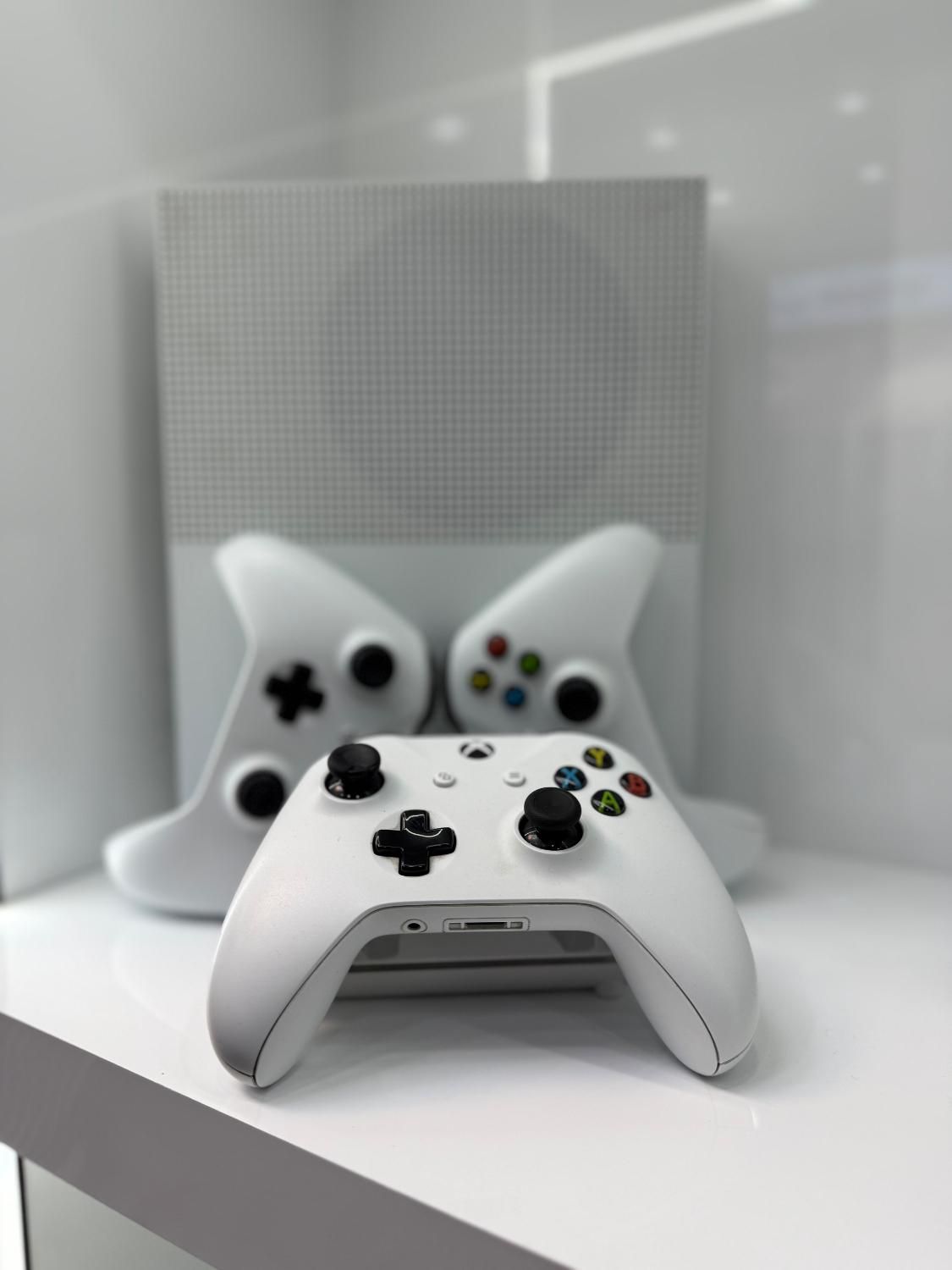 Xbox وان s با گارانتی و بازی|کنسول، بازی ویدئویی و آنلاین|اصفهان, احمدآباد|دیوار