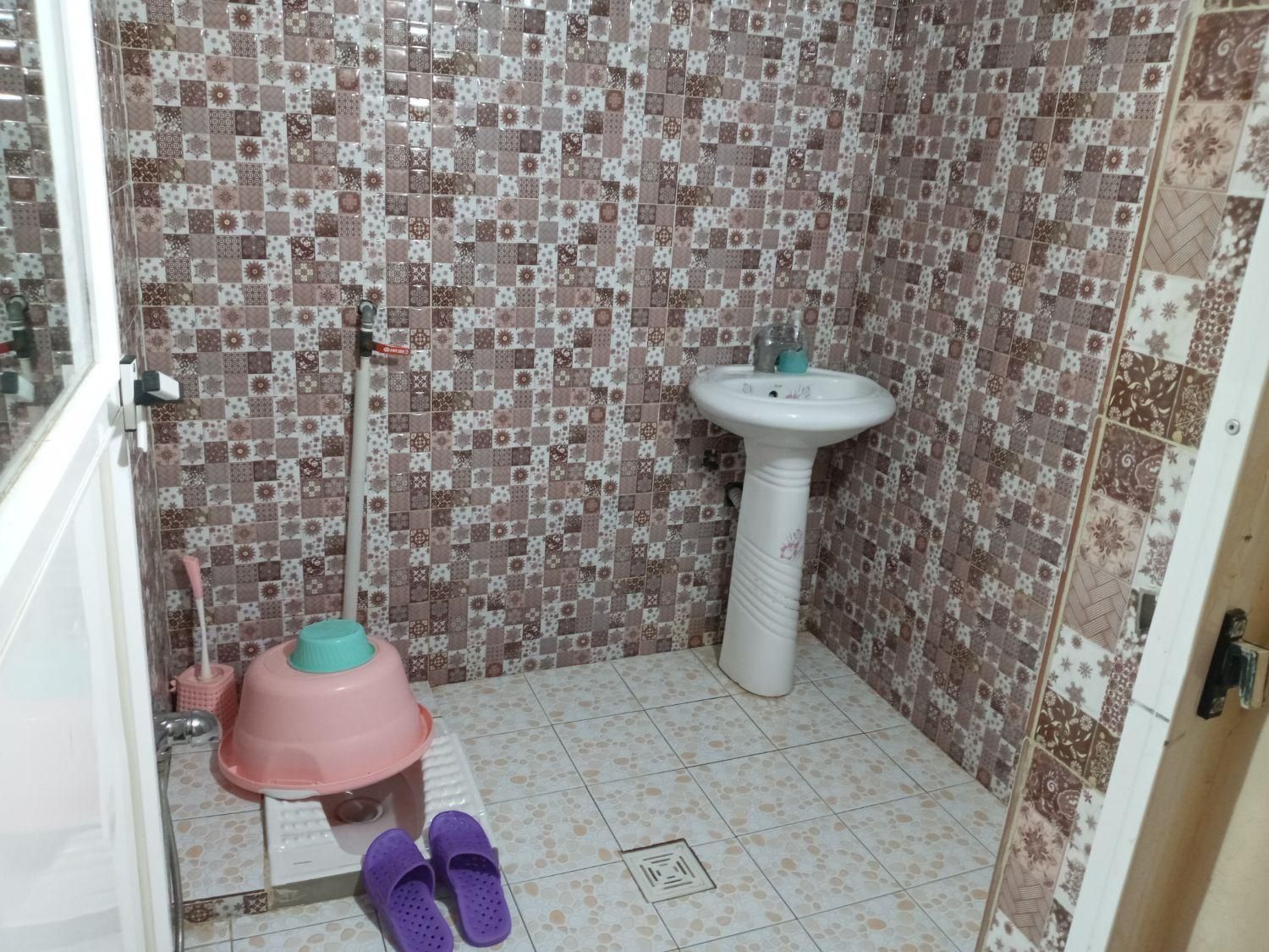 منزل ویلایی کاملا دربست گلدشت قلعه|اجارهٔ کوتاهمدت آپارتمان و سوئیت|بروجرد, |دیوار