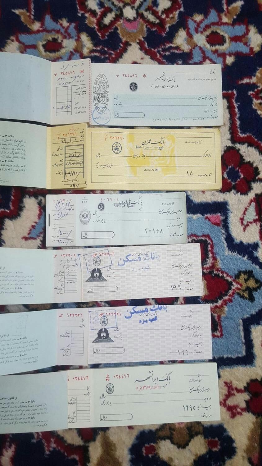 دسته چک نوستالژی و آنتیک خریدارم.|کلکسیون سکه، تمبر، اسکناس|تهران, آبشار تهران (دریاچه)|دیوار