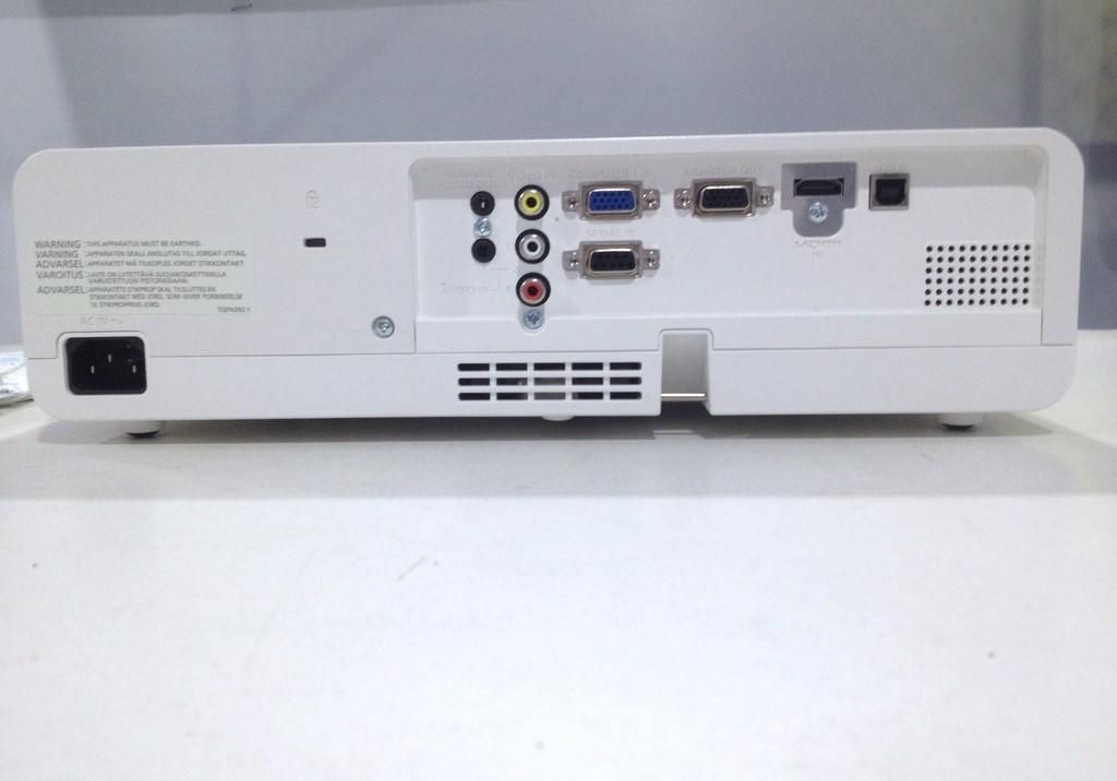 ویدئو پروژکتور مالتی مدیا Panasonic PT-LB330|تلویزیون و پروژکتور|مشهد, وکیل‌آباد|دیوار