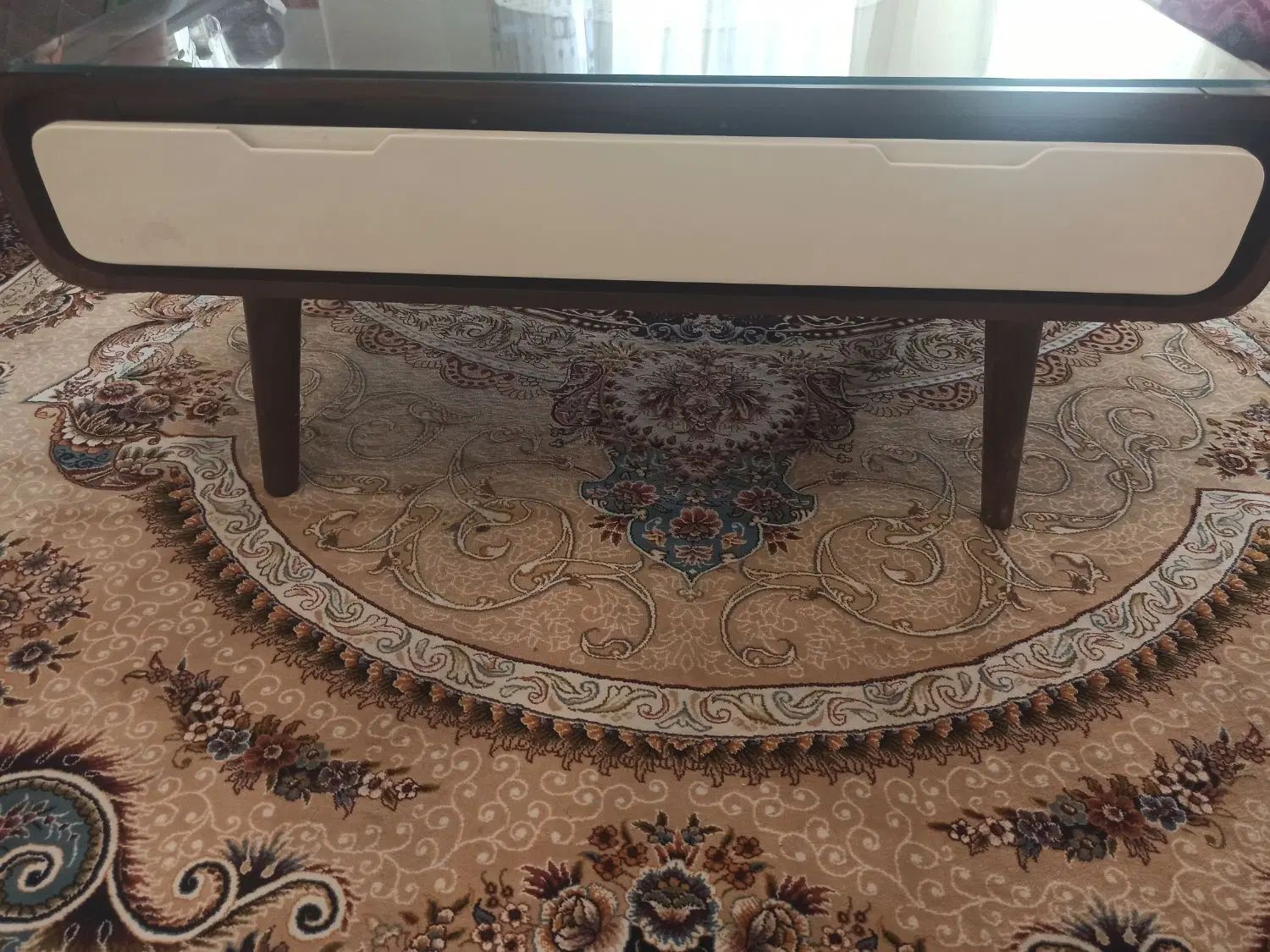 میز عسلی بزرگ کشو دار تکی همراه با شیشه شیش میل|مبلمان خانگی و میز عسلی|تهران, نظام‌آباد|دیوار