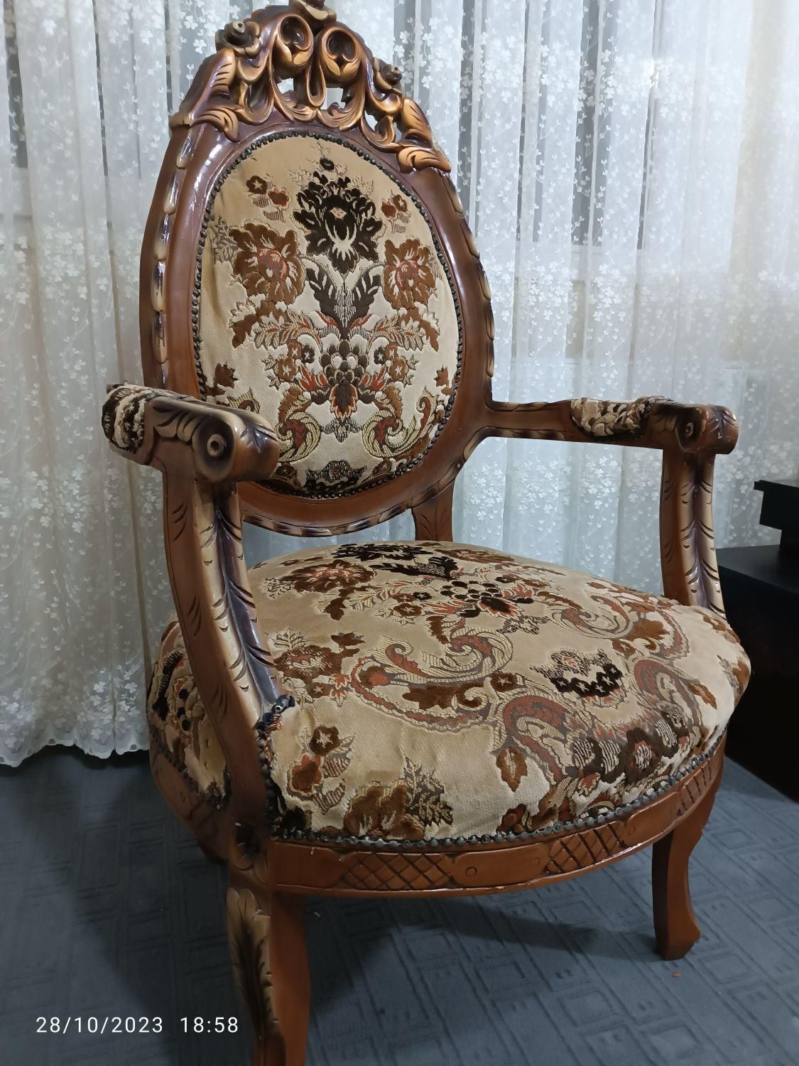 مبل سلطنتی ۹نفره|مبلمان خانگی و میز عسلی|هشتگرد, فاز ۱ مهستان|دیوار