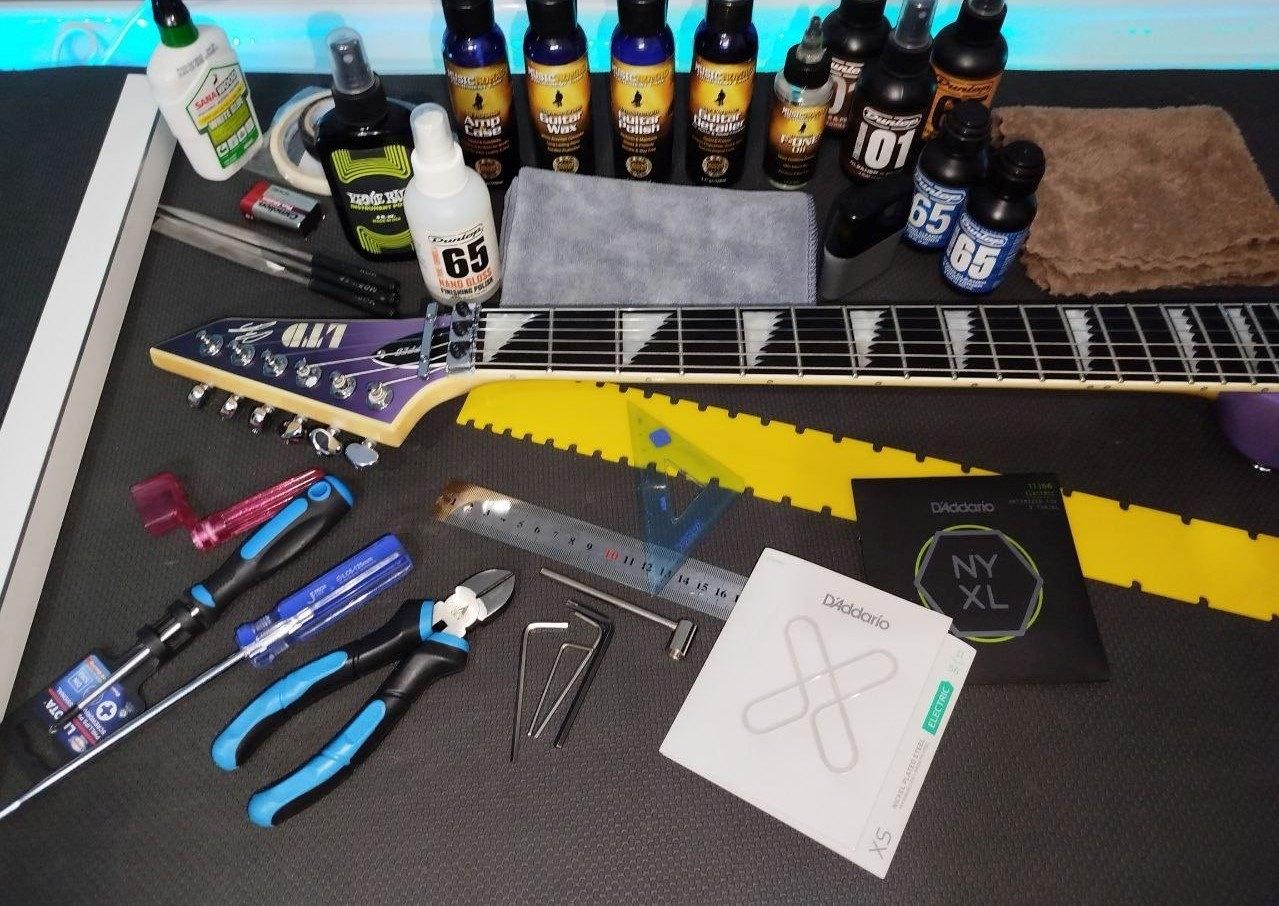 تعویض و تنظیم سیم گیتار الکتریک|گیتار، بیس، امپلیفایر|اصفهان, خانه اصفهان|دیوار