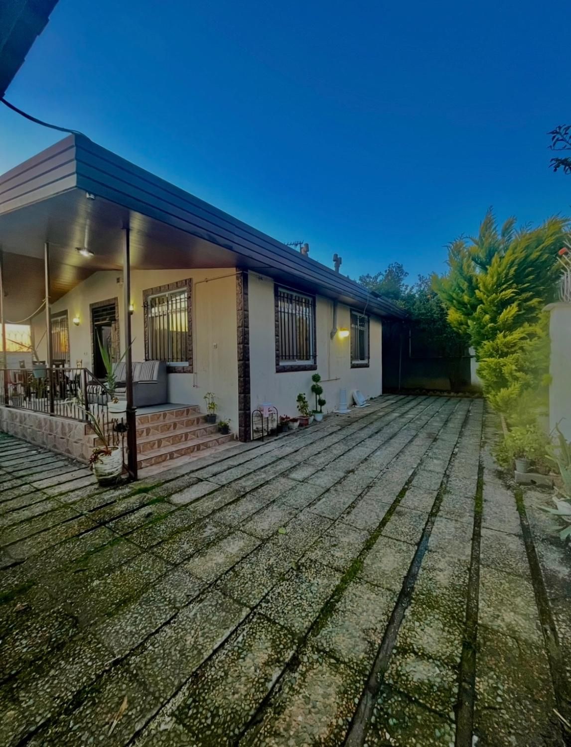 ویلا حیاط دار تمیز و ضدعفونی شده|اجارهٔ کوتاهمدت ویلا و باغ|بابلسر, |دیوار