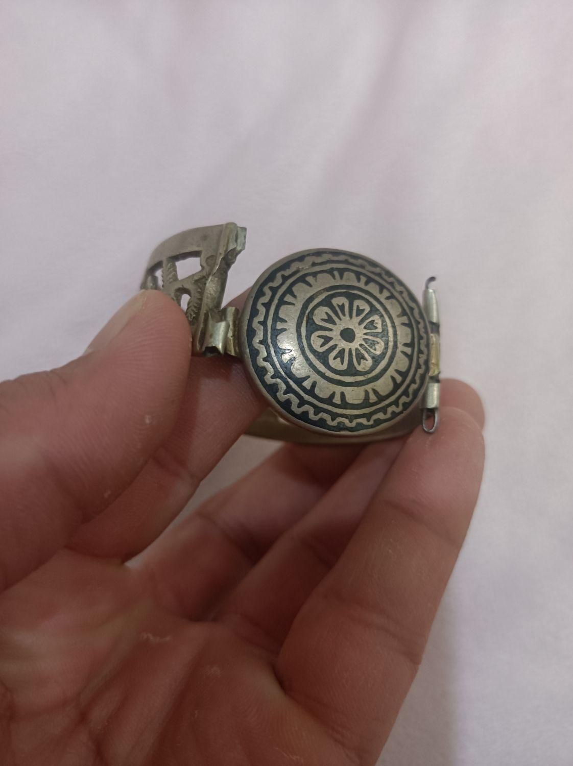 دستبند قدیمی|کلکسیون اشیاء عتیقه|قم, علی آباد سعدگان|دیوار