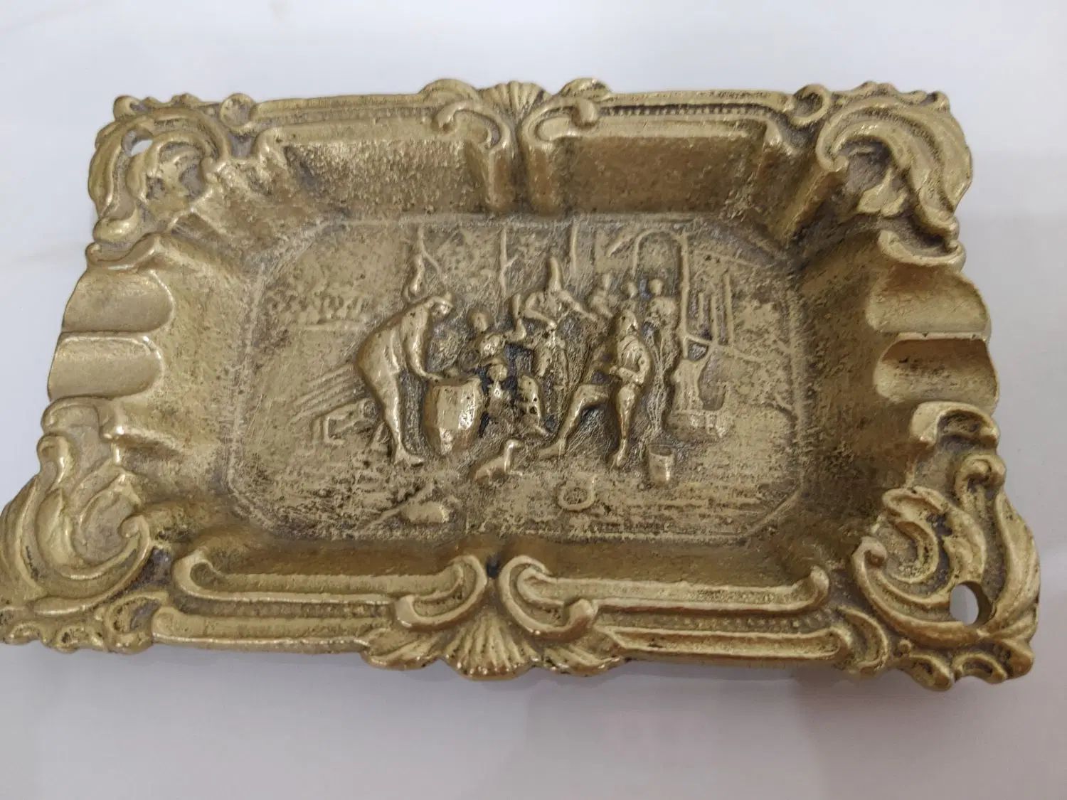 زیر سیگاری برنجی کارشده اروپایی سنگین|کلکسیون اشیاء عتیقه|مشکیندشت, |دیوار