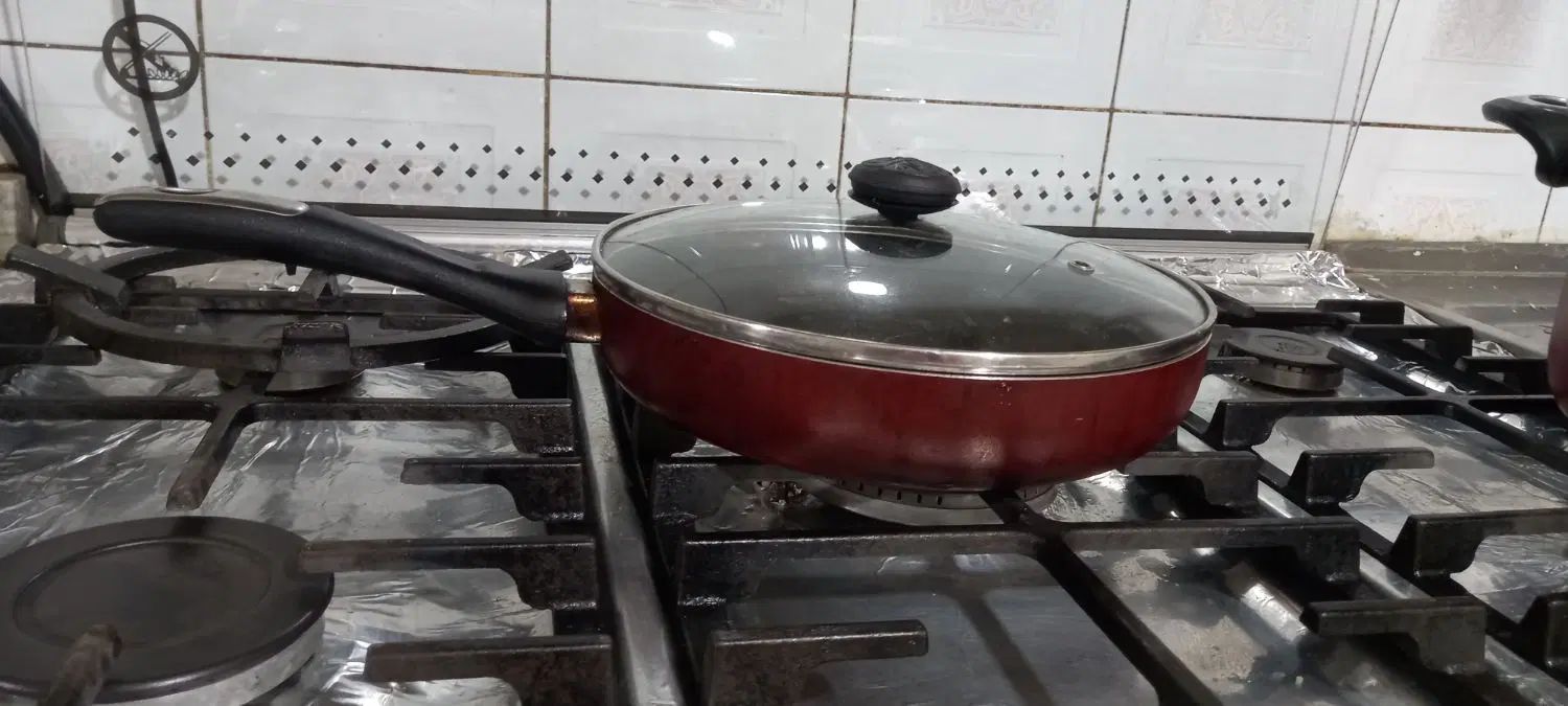 قابلمه تفلون و ماهیتابه تمیز و سالم و وزن سنگین|ظروف پخت‌وپز|تهران, پرستار|دیوار
