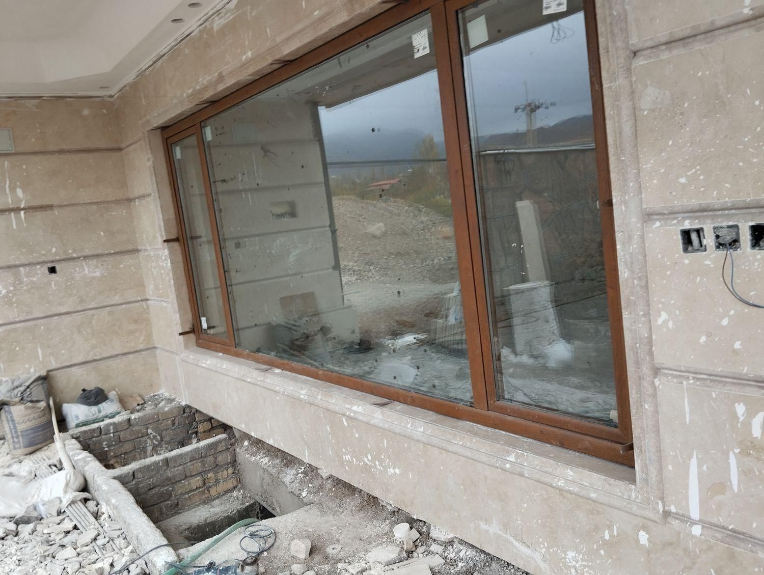 ساخت و تعمیر انواع درب و پنجره های یو پی وی سی|خدمات پیشه و مهارت|قم, قلعه یزدیها|دیوار