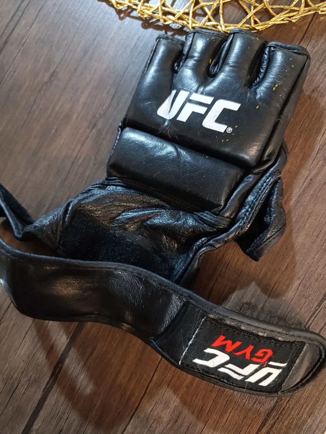 دستکش UFC و میت رزمی (دو تا وسیله نصف قیمت )|تجهیزات ورزشی|تهران, کیانشهر|دیوار
