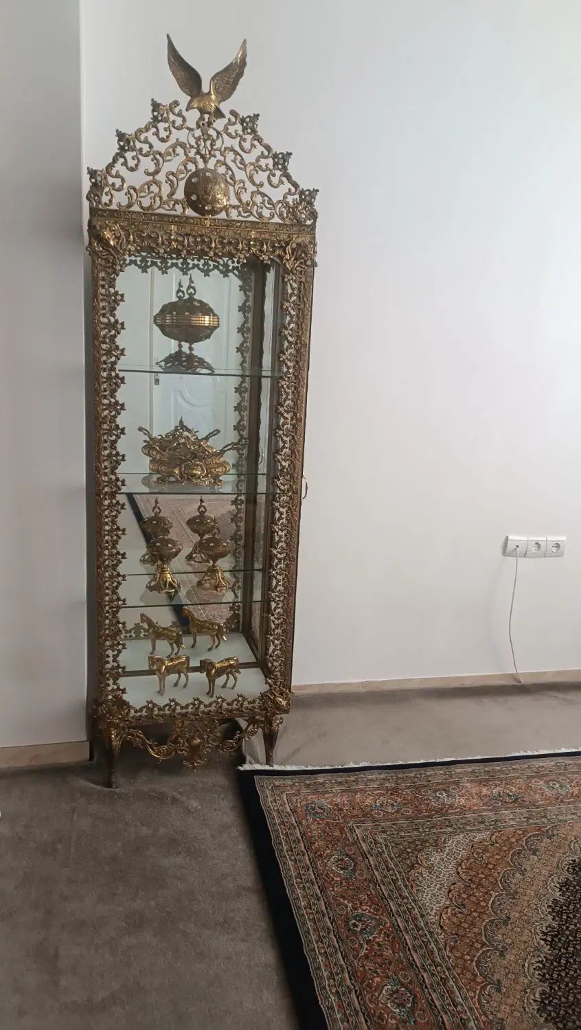آینه وشمعدان برنجی ویترین ساعت دیواری گلدان|بوفه، ویترین، کنسول|قرچک, شهرک الحدید|دیوار