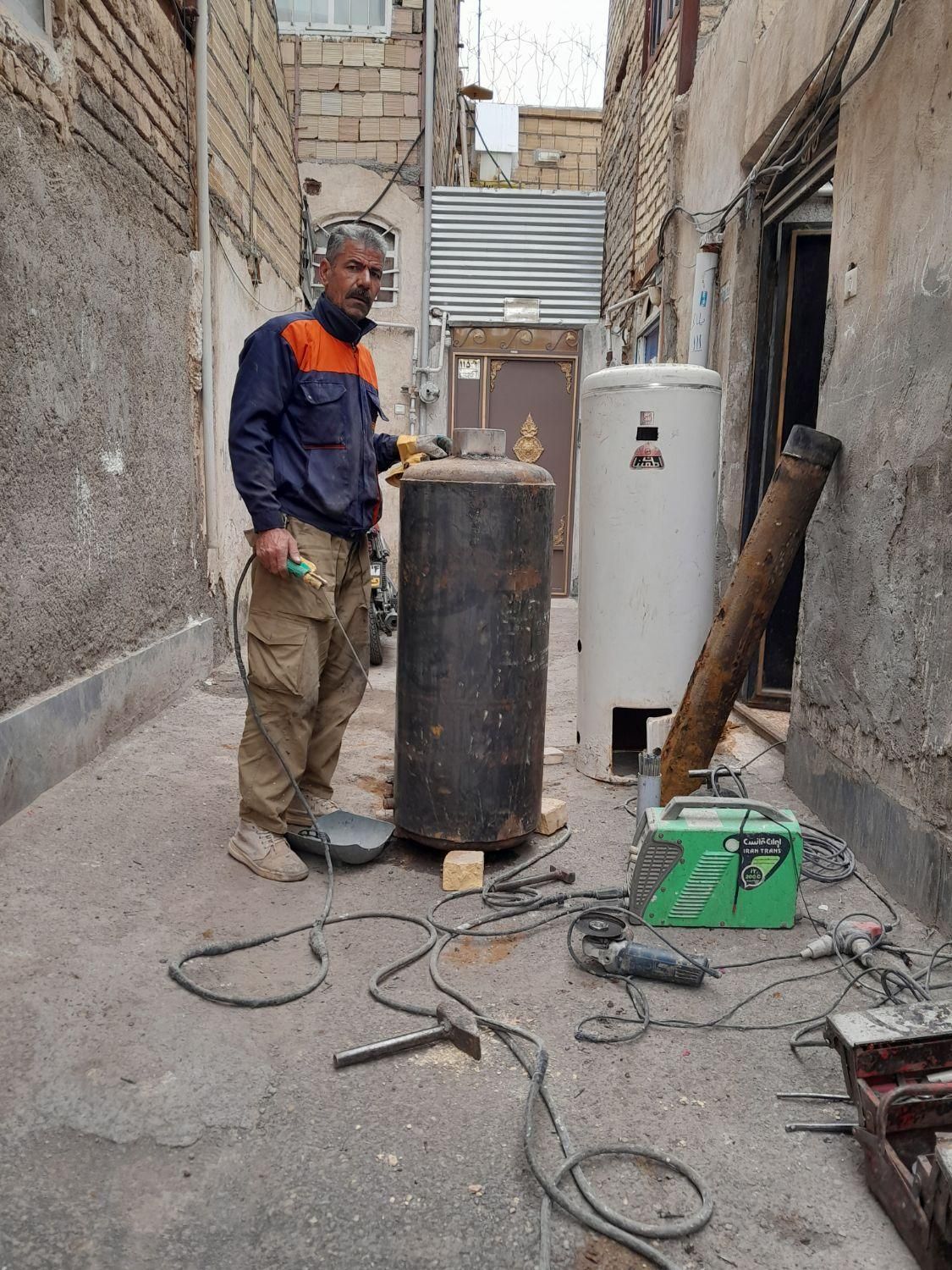 تعمیرات تخصصی آبگرمکن ایستاده و دیواری|خدمات پیشه و مهارت|قم, زنبیل آباد|دیوار