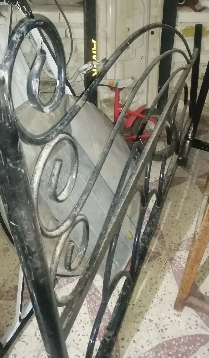 تخت فرفوژه سفارشی بسیار سنگین و محکم دونفره با کف.|تخت و سرویس خواب|شوش, |دیوار