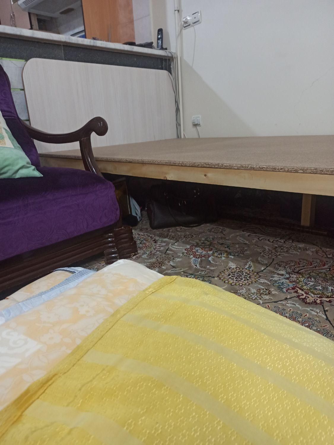 تخت چوبی ساده تکنفره|تخت و سرویس خواب|ابهر, |دیوار