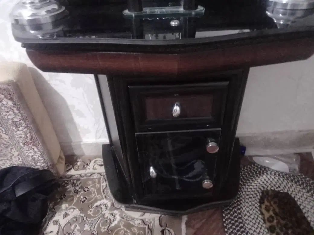 آینه‌وشمعدان‌وساعت‌رومیزی،بوف‌کوچک‌کشودار|آینه|رباط‌کریم, رباط‌کریم|دیوار