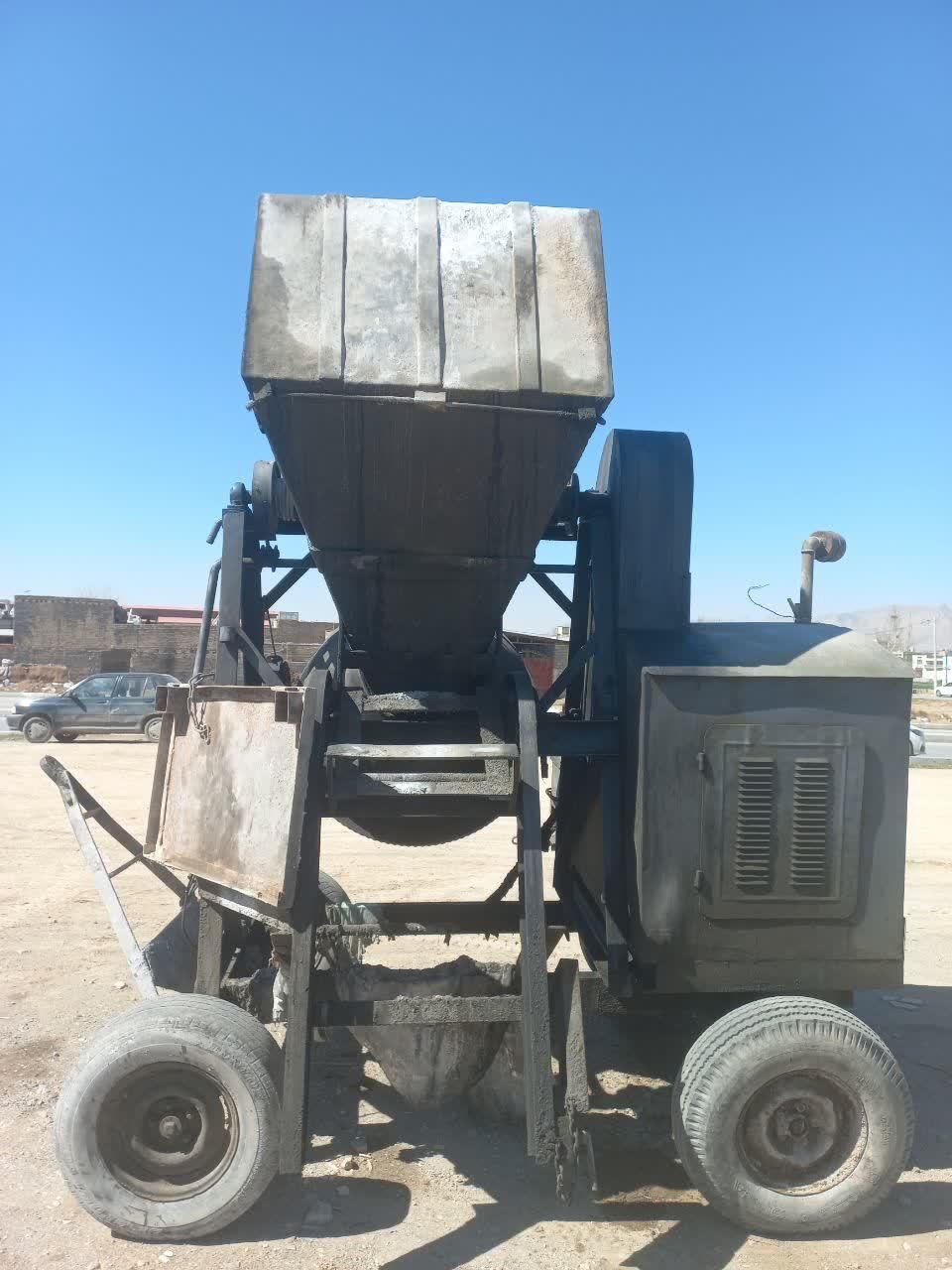 بتن ریزی ماله برقی و خلاطه|خدمات پیشه و مهارت|اصفهان, مهدیه|دیوار