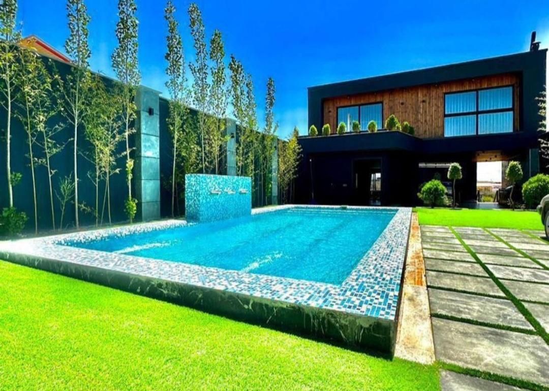 عمارت های بزرگ الو ویلا|اجارهٔ کوتاه‌مدت ویلا و باغ|رودهن, |دیوار