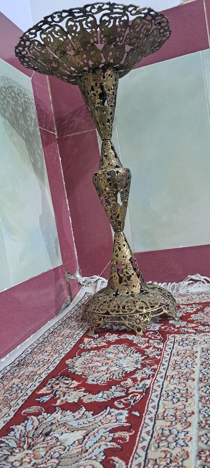 گلدون برنز اصل کنار سالنی|صنایع دستی و سایر لوازم تزئینی|خرم‌آباد, |دیوار