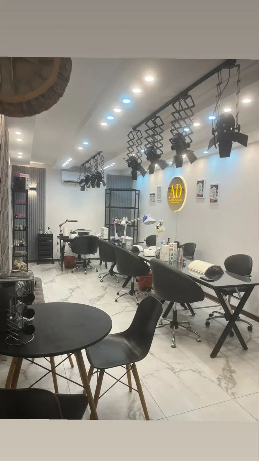 دستیار ناخن ، طراح حرفه ای با سابقه کار|استخدام درمانی، زیبایی، بهداشتی|مشهد, هفت تیر (آب و برق)|دیوار