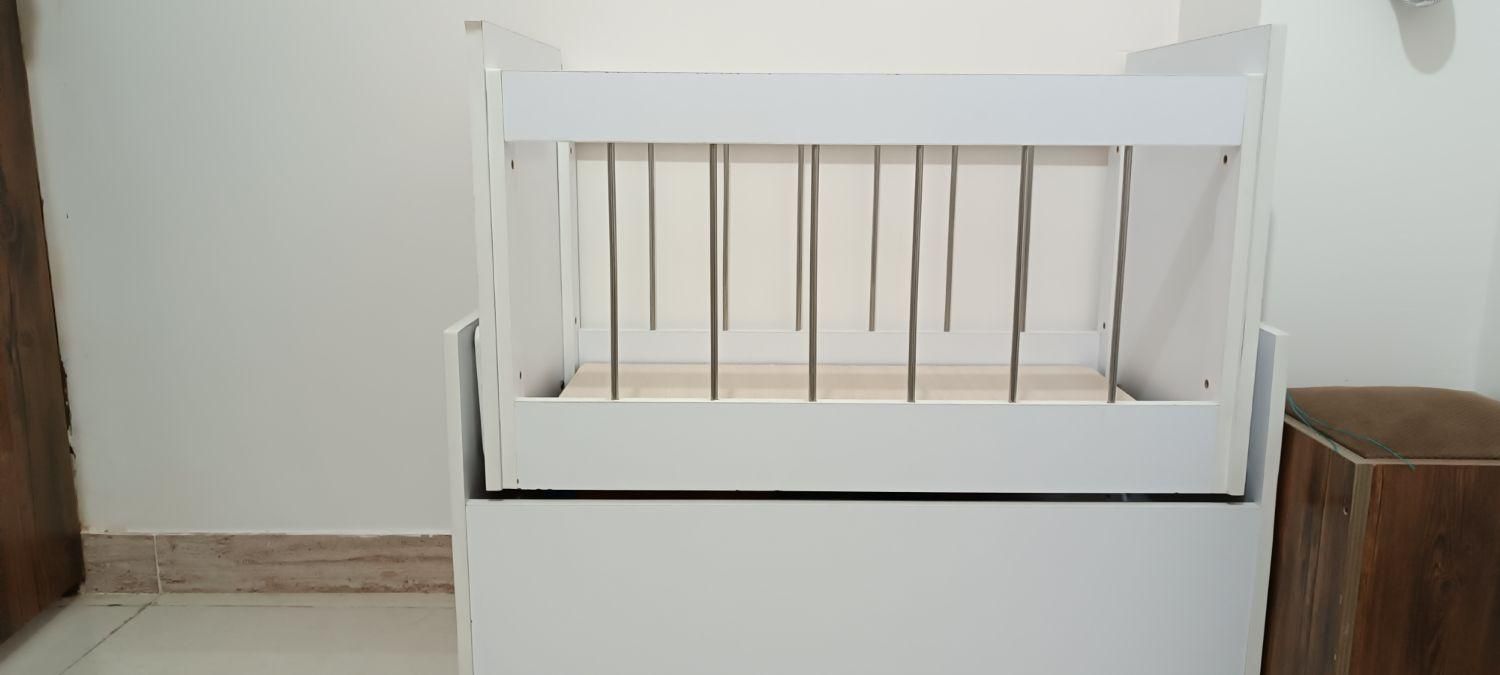 تخت کودک.|تخت و صندلی بچه|رشت, معلولین|دیوار