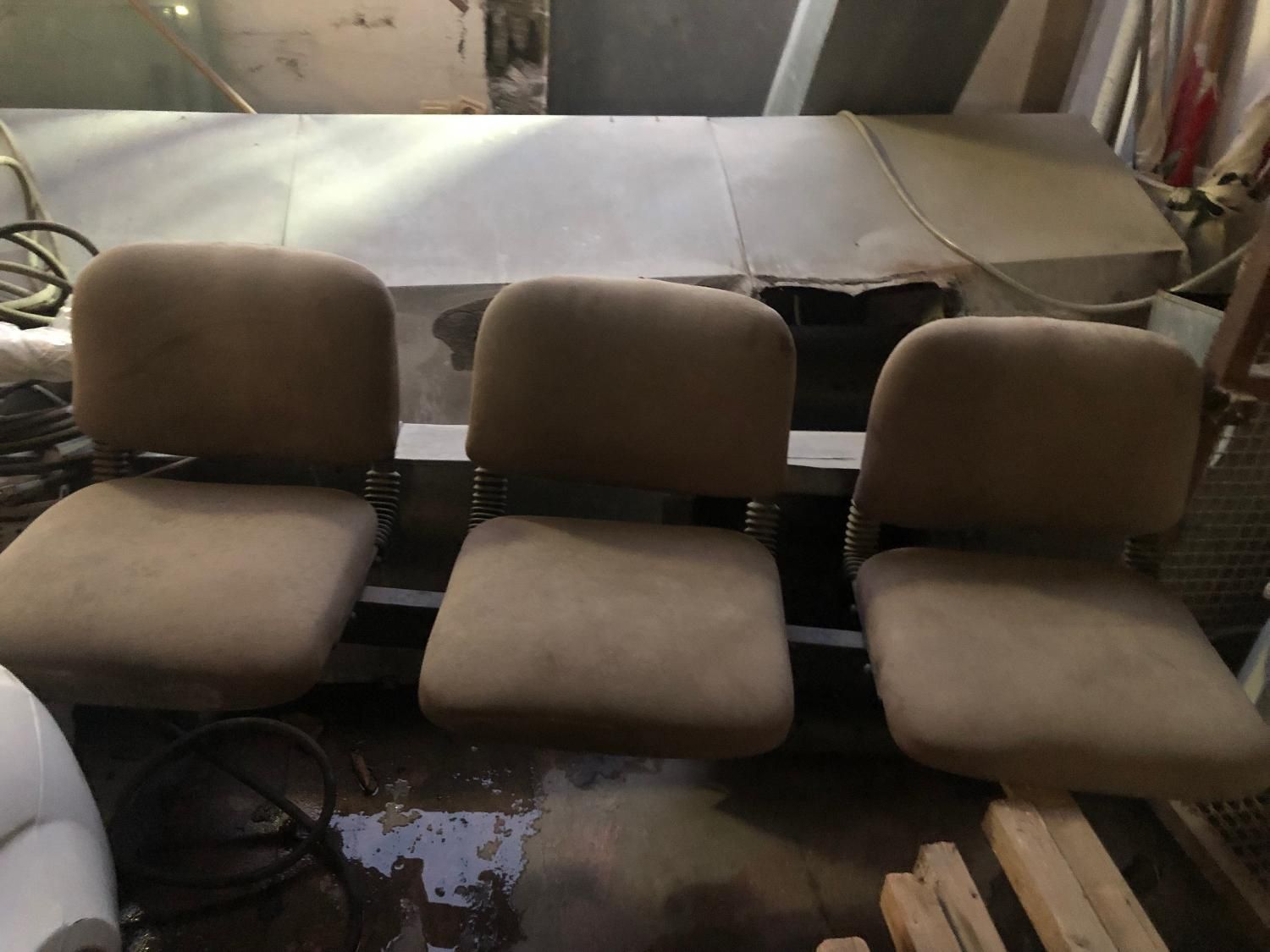 صندلی سه تایی|صندلی و نیمکت|قشم, |دیوار