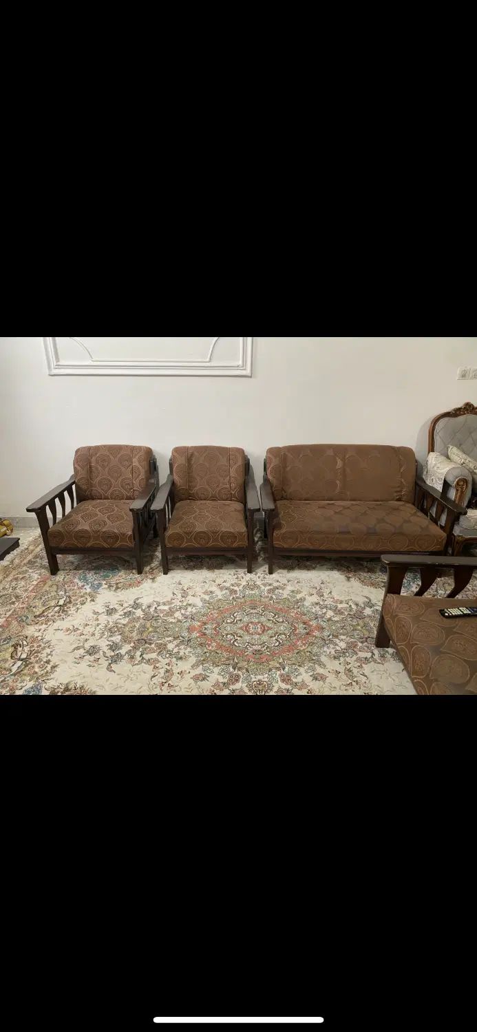 مبل ۸ نفره دو تا کاناپه با میز|مبلمان خانگی و میز عسلی|تهران, فلسطین (میدان انقلاب)|دیوار