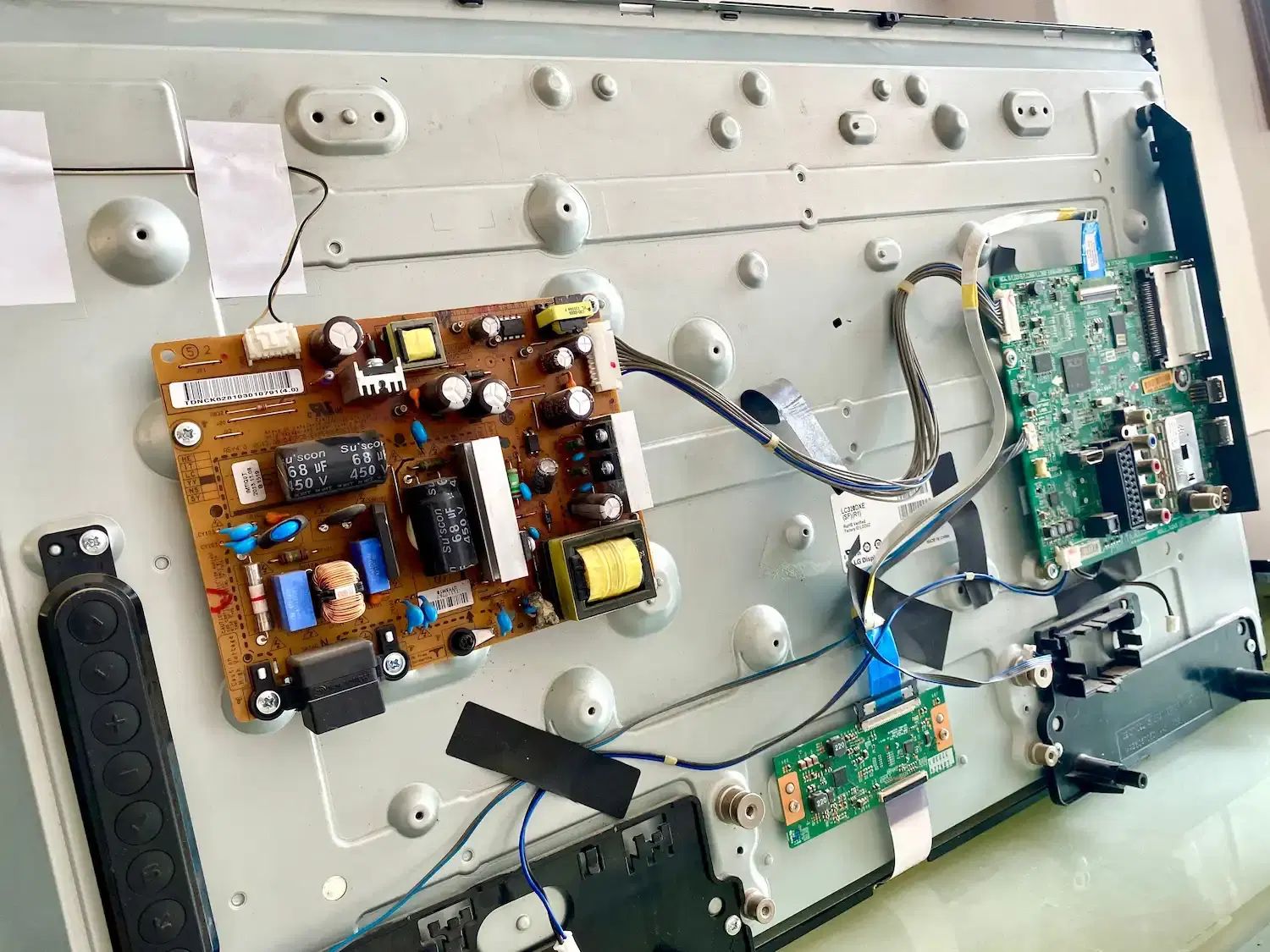 نمایندگی تعمیرات سیار تلویزیون تخصصی در رشت|خدمات پیشه و مهارت|رشت, معلم|دیوار